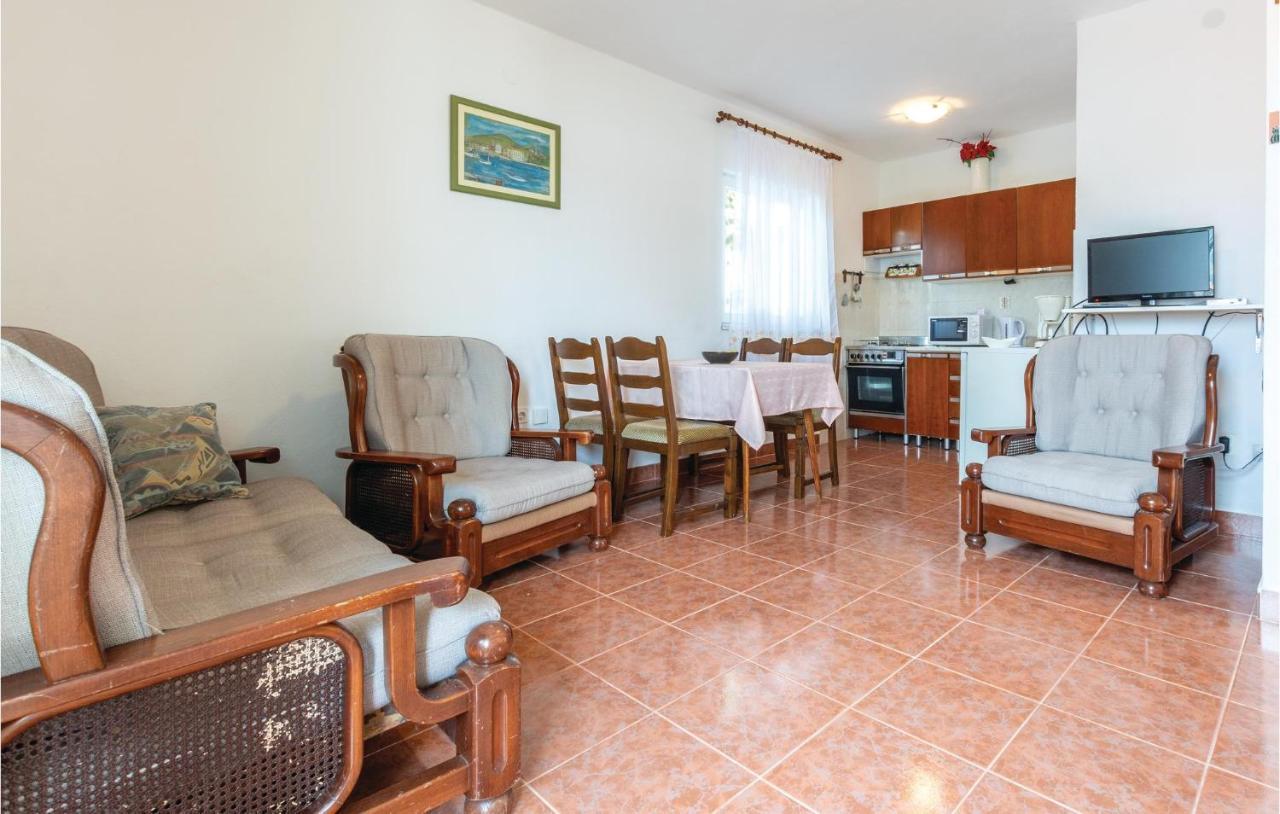 Cozy Apartment In Okrug Donji With Kitchen Donji Okrug  Kültér fotó
